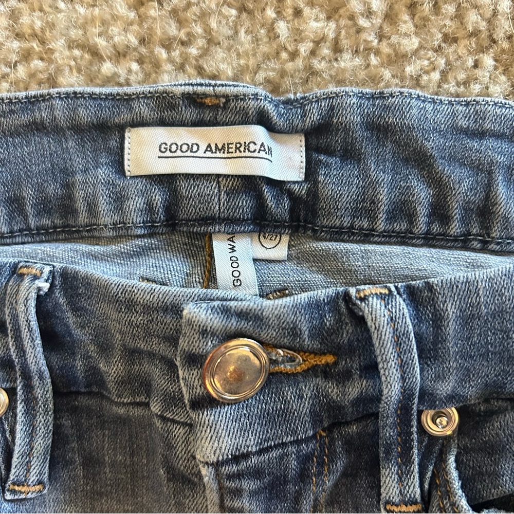 GOOD AMERICAN Good Waist Jeans with Raw Hem - Picture 3 of 7
